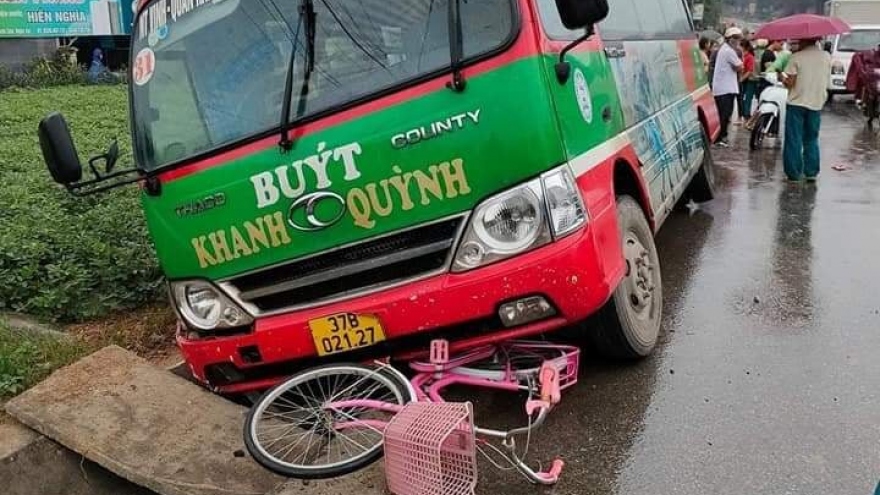 Xe buýt tông xe đạp, một học sinh tử vong khi đang trên đường đến trường