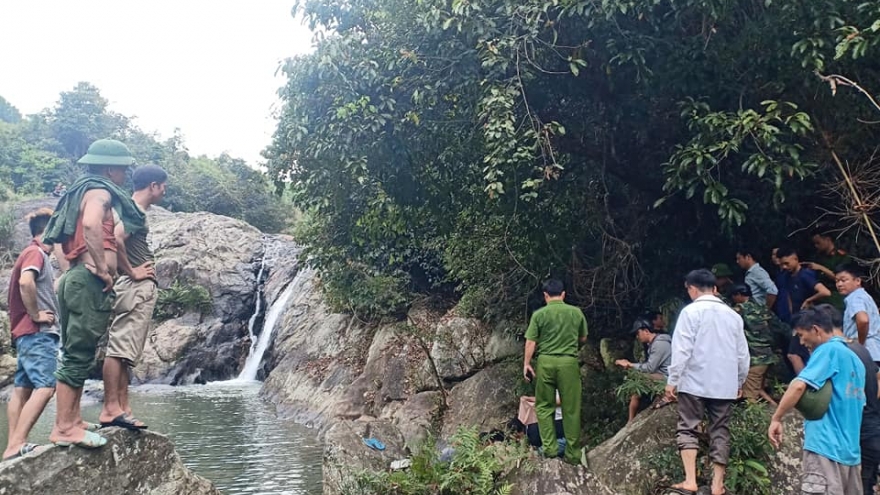 Sẩy chân ngã xuống khe đá, nữ sinh lớp 10 tử vong