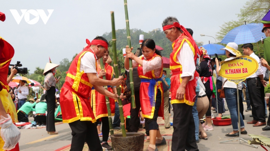 Traditional cake making contest held to commemorate Hung Kings