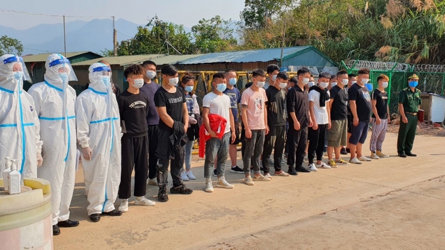 Bàn giao 20 người Trung Quốc nhập cảnh trái phép tại Điện Biên