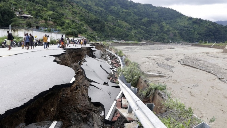 Bão nhiệt đới Indonesia: Số người chết gia tăng, nhiều cư dân bị cô lập