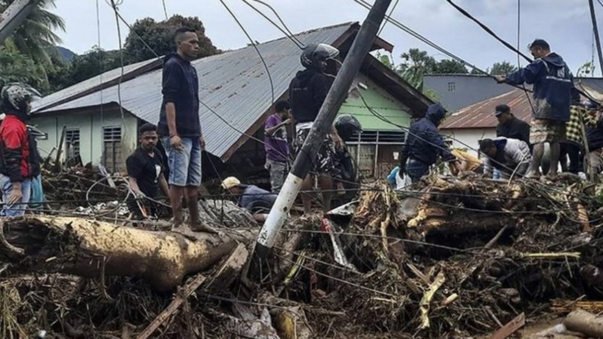 Bão Seroja đổ bộ vào Indonesia khiến 174 người thiệt mạng