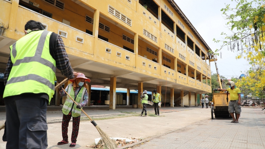 Số ca Covid-19 tăng nhanh, các bệnh viện Campuchia quá tải