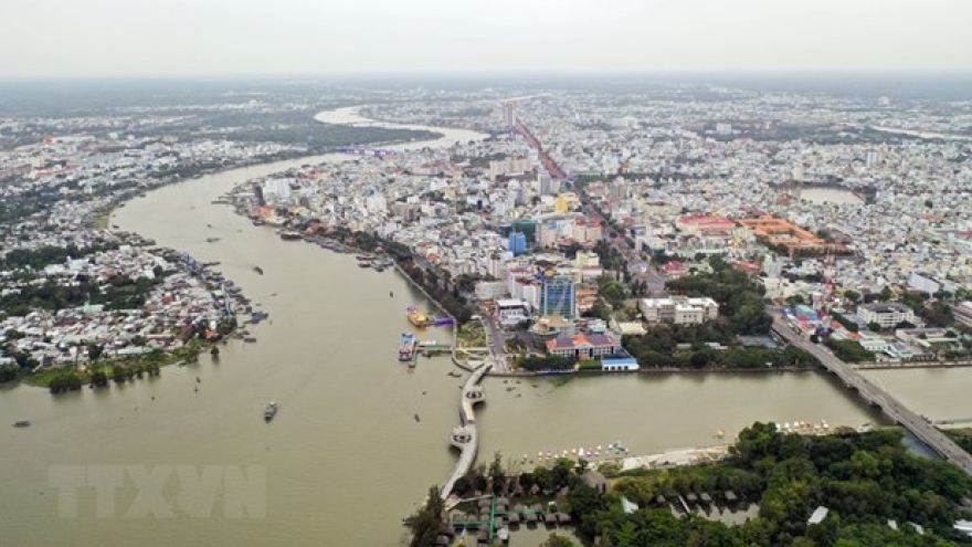 PM urges drastic measures to develop Mekong Delta