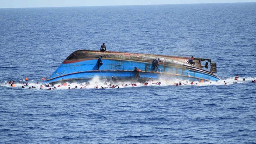 Đắm tàu ngoài khơi Libya, hơn 100 người chết