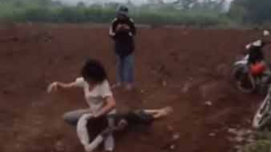 Làm rõ clip ghi lại cảnh hai nữ sinh lao vào đánh nhau quyết liệt