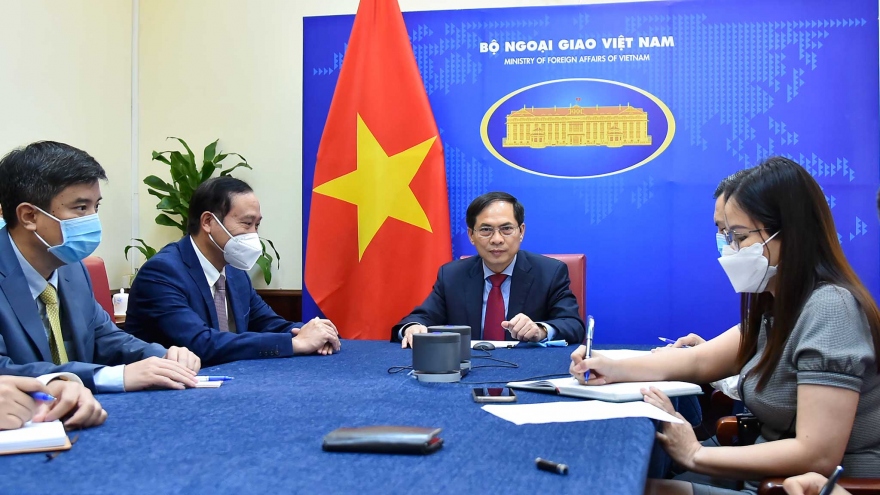 Việt Nam luôn coi trọng quan hệ hợp tác với LB Nga và Nhật Bản