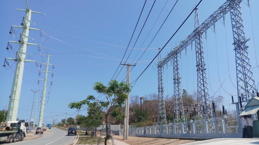 Hoàn thành công trình đường dây 110kV cấp điện cho Tổ hợp hóa dầu miền Nam