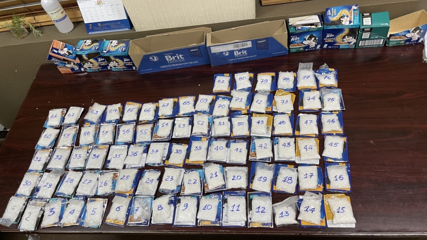 Drugs stashed in cat food seized at Tan Son Nhat Airport