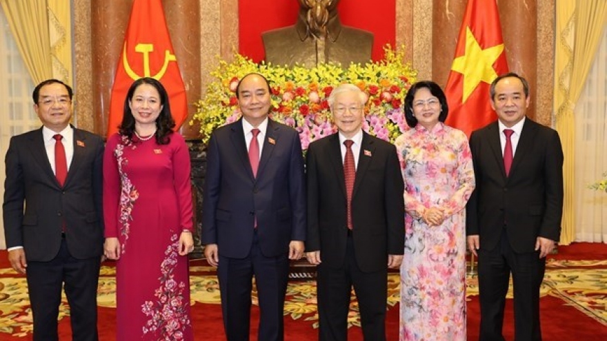 Duty handover ceremony held between former, new State Presidents