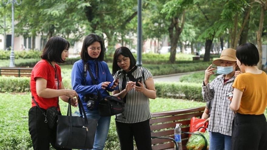 Hanoi residents not heeding COVID-19 warnings 