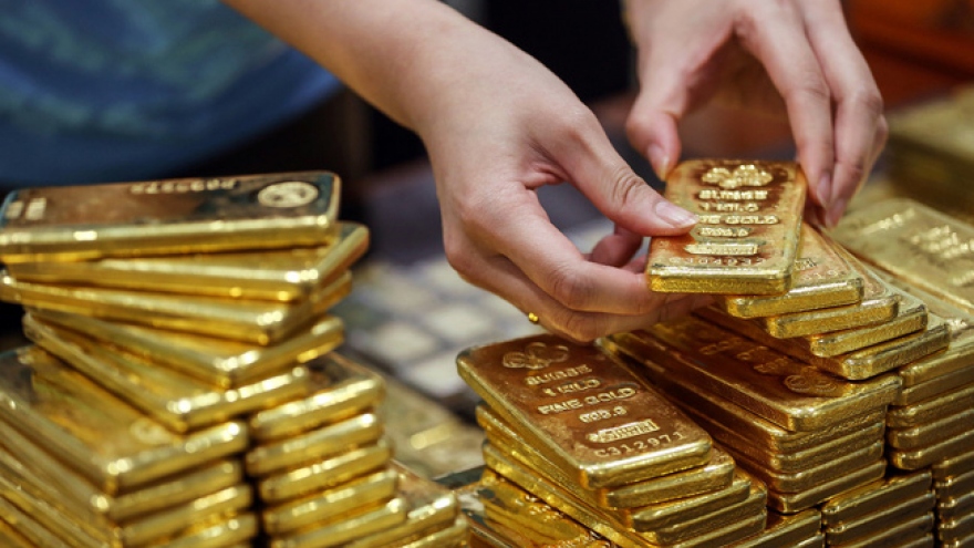 Giá vàng trong nước diễn biến ngược chiều với vàng thế giới