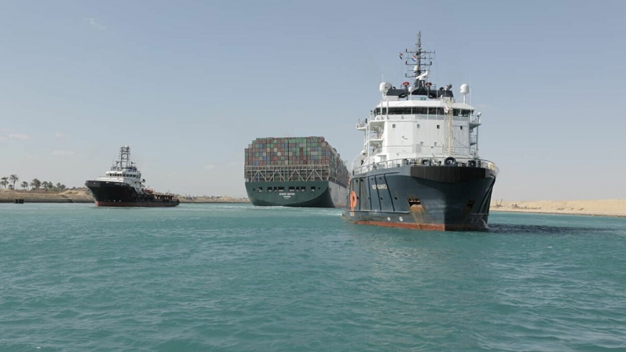 Vụ giải cứu siêu tàu mắc kẹt ở kênh đào Suez tốn tới 1 tỷ USD