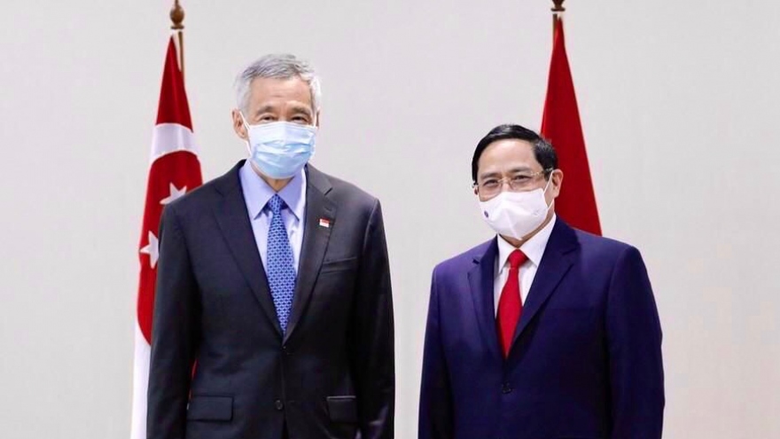 Thủ tướng Phạm Minh Chính tiếp xúc song phương với Thủ tướng Singapore