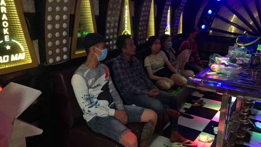 Tiền Giang lại phát hiện khách hát sử dụng ma túy trong quán karaoke