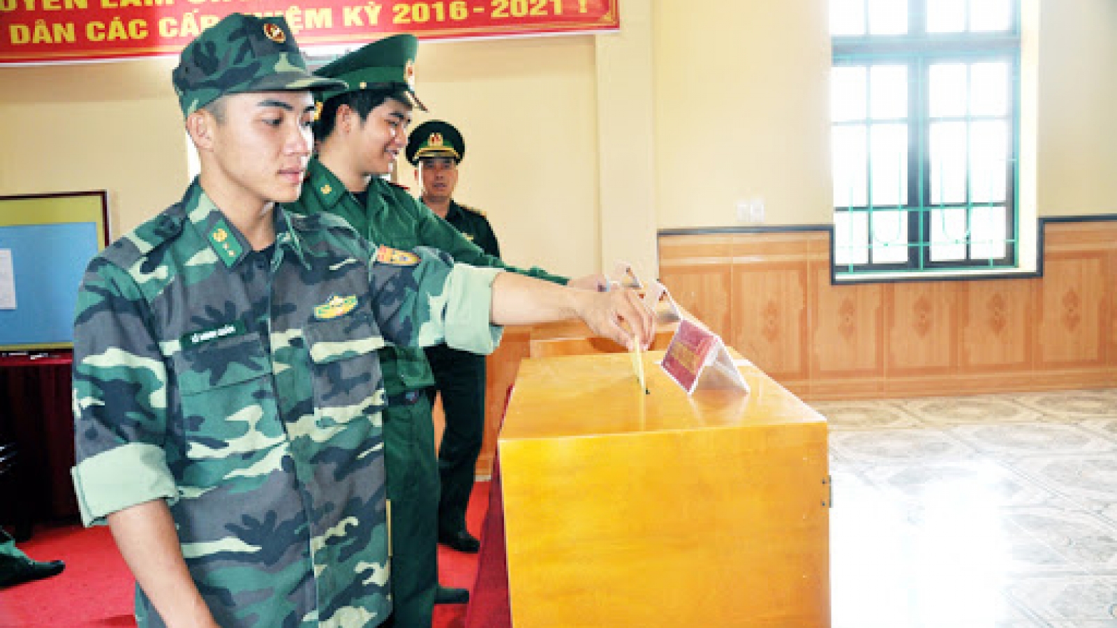 Việc lập danh sách cử tri ở đơn vị vũ trang nhân dân có gì đặc biệt?
