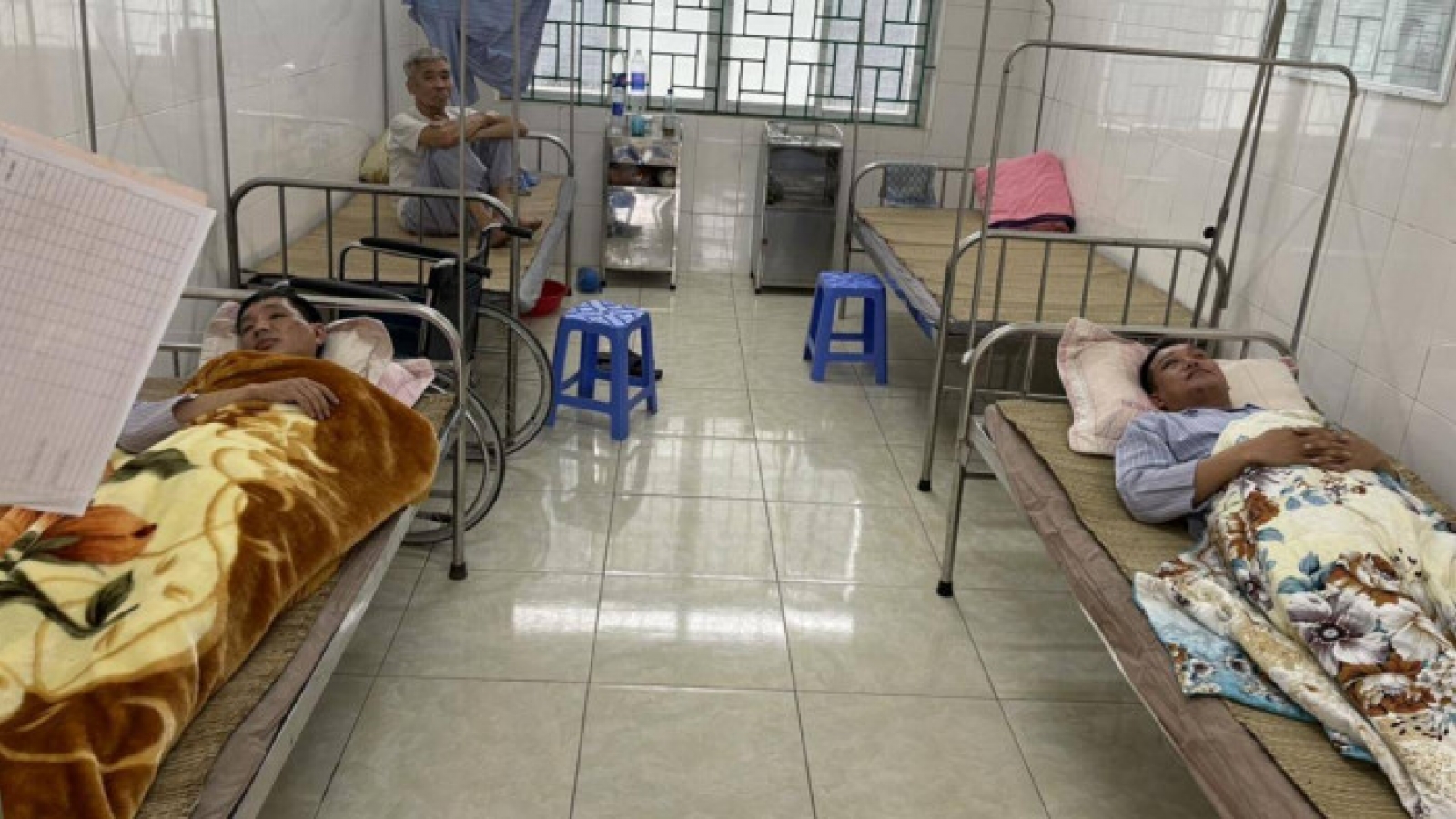 Bắt giữ đôi vợ chồng vận chuyển ma túy, hai cán bộ phòng CSGT tỉnh Hòa Bình bị thương