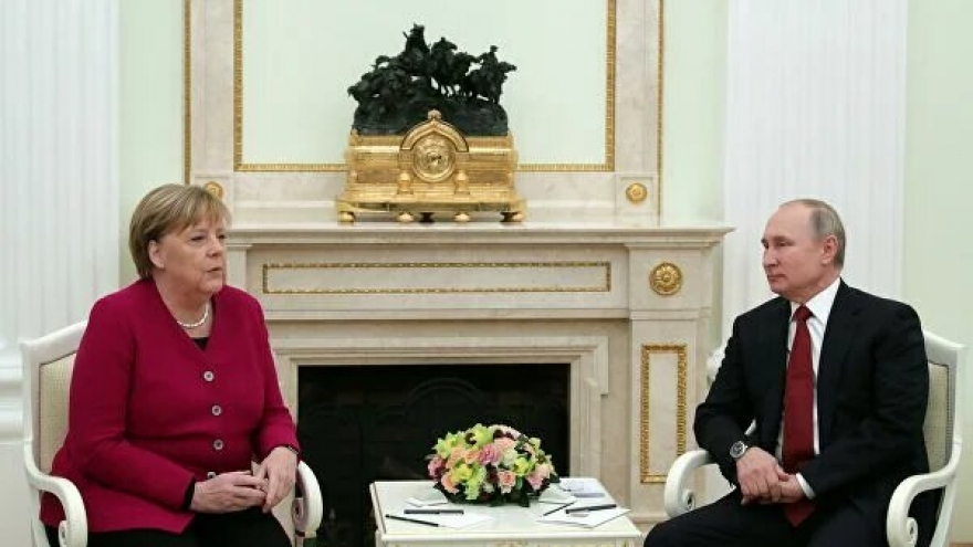 Tổng thống Nga và Thủ tướng Đức điện đàm về tình hình ở Donbass