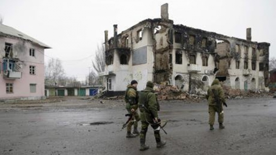 Tình hình miền Đông Ukraine “nóng” lên, Nga và phương Tây “lời qua tiếng lại”