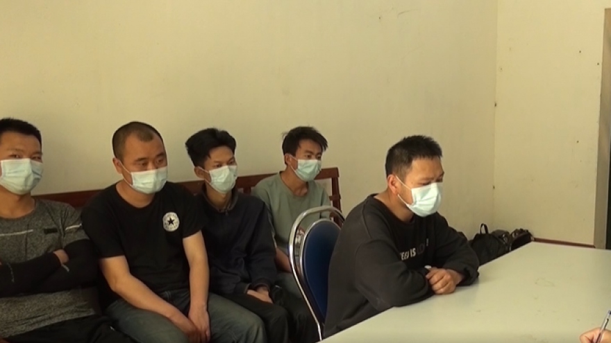 Bắt giữ 4 đối tượng tổ chức đưa người nước ngoài xuất cảnh trái phép  