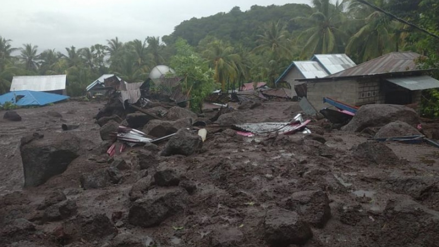 Thảm hoạ sạt lở đất ở Indonesia chôn vùi hàng trăm người