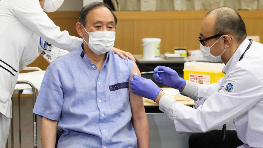 Thủ tướng Nhật Bản hoàn thành tiêm vaccine Covid-19, chuẩn bị gặp Tổng thống Mỹ