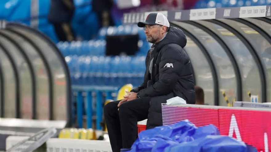 Liverpool đánh rơi chiến thắng trước Leeds Utd, hụt bước vào tốp 4