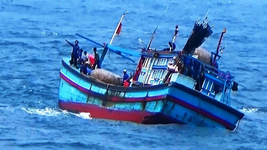 Một tàu cá cùng 12 ngư dân mất liên lạc hơn 1 một tháng
