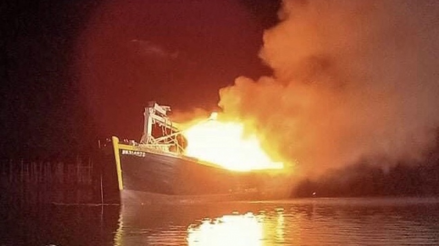 Hai tàu cá cháy rụi trong đêm ở Bà Rịa – Vũng Tàu