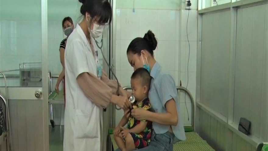 Quảng Nam tập trung ứng phó bệnh tay, chân, miệng ở trẻ em