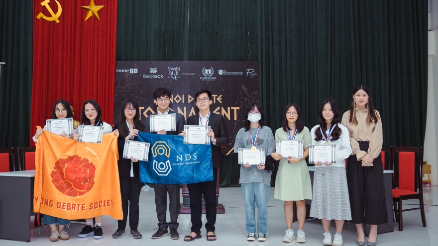 Học sinh Hà Nội trổ tài tranh biện tại Hanoi Debate Tournament 2021