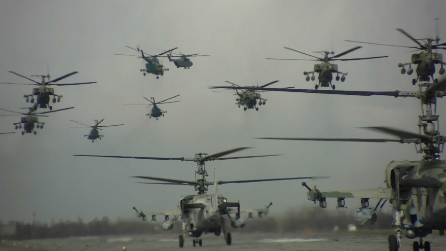 Cận cảnh dàn trực thăng Nga diễn tập chuẩn bị cho lễ duyệt binh Ngày Chiến thắng