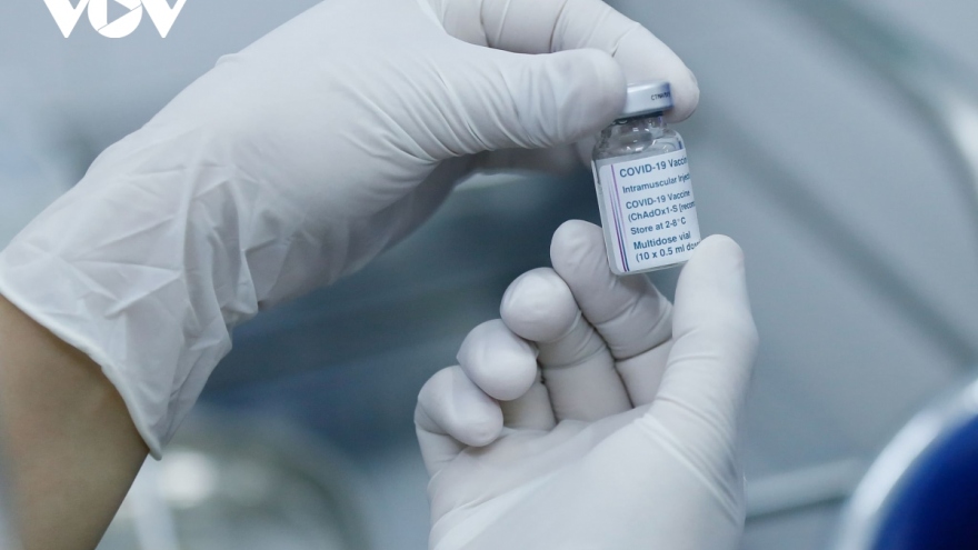 Hà Nội tiêm vaccine ngừa Covid-19 cho hơn 8.000 người