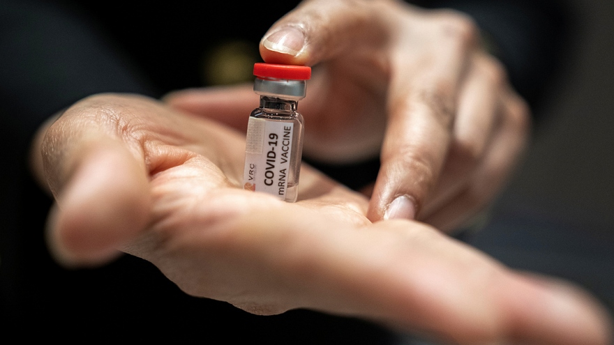 Hộ chiếu vaccine Covid-19: Phao cứu sinh hay nguồn cơn câu chuyện bất bình đẳng?