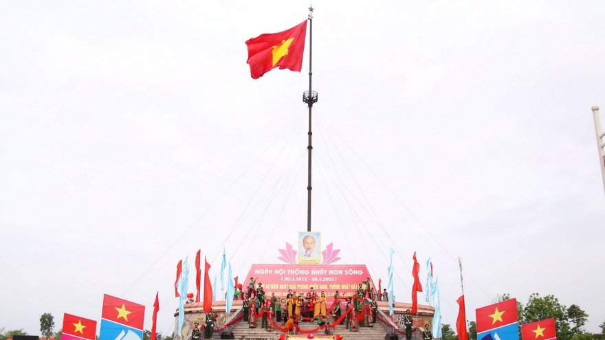 Lễ thượng cờ thống nhất non sông được tổ chức ngắn gọn, thiêng liêng