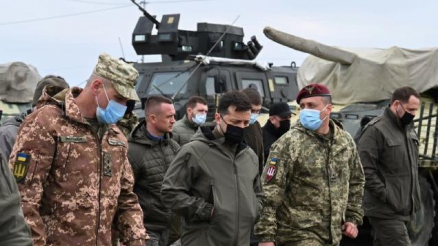 Tổng thống Ukraine chỉ đạo quân đội sẵn sàng trước căng thẳng với Nga
