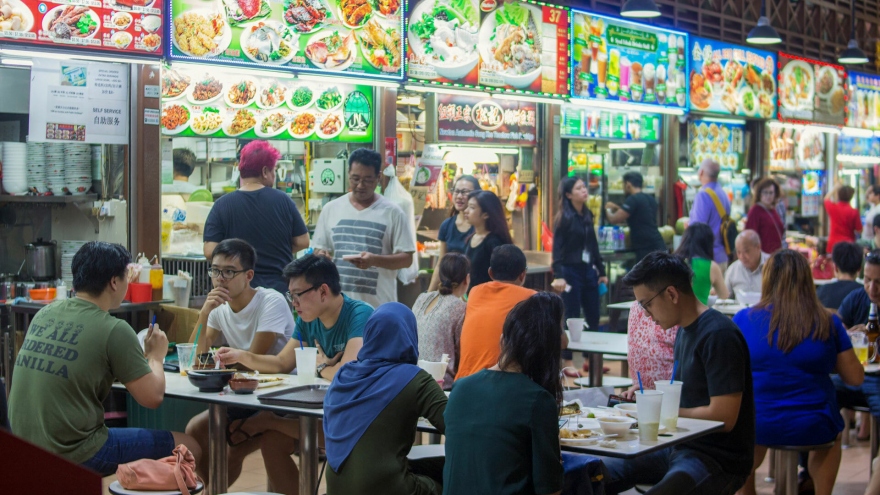 Singapore: Phạt đến 1500 USD nếu khách không dọn bát đĩa sau khi ăn 
