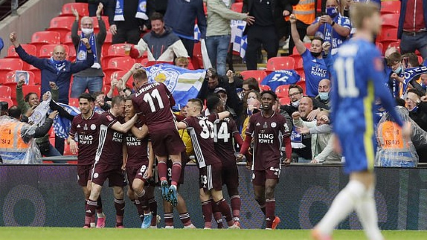Tielemans lập siêu phẩm, VAR cứu thua phút 89, Leicester giành danh hiệu FA Cup lịch sử