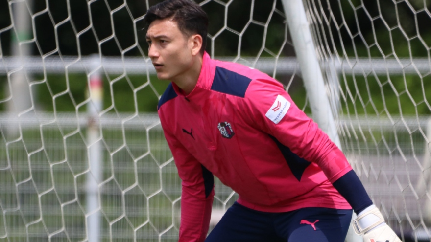 Chưa thể ra mắt Cerezo Osaka, Văn Lâm lỡ cơ hội đối đầu Iniesta