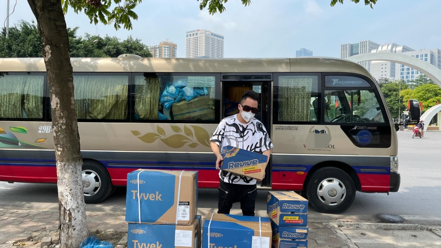 Tùng Dương cùng nhiều nghệ sĩ quyên góp, ủng hộ vật tư cho Bắc Giang chống Covid-19