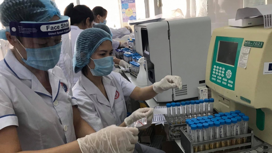 Bắc Giang cải thiện khâu lấy mẫu xét nghiệm và cách ly chống dịch COVID-19