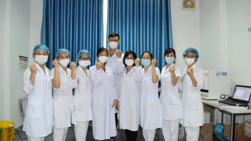3 chuyên gia trẻ Viện Pasteur Nha Trang làm việc liên tục 15 tiếng/ngày tại Bắc Giang