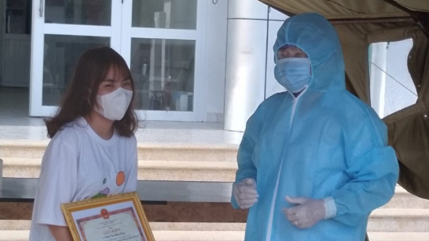 Bình Thuận khen thưởng nữ sinh viên tự giác khai báo y tế