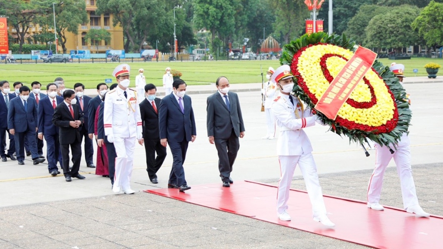 Đoàn đại biểu lãnh đạo Đảng, Nhà nước vào Lăng viếng Chủ tịch Hồ Chí Minh