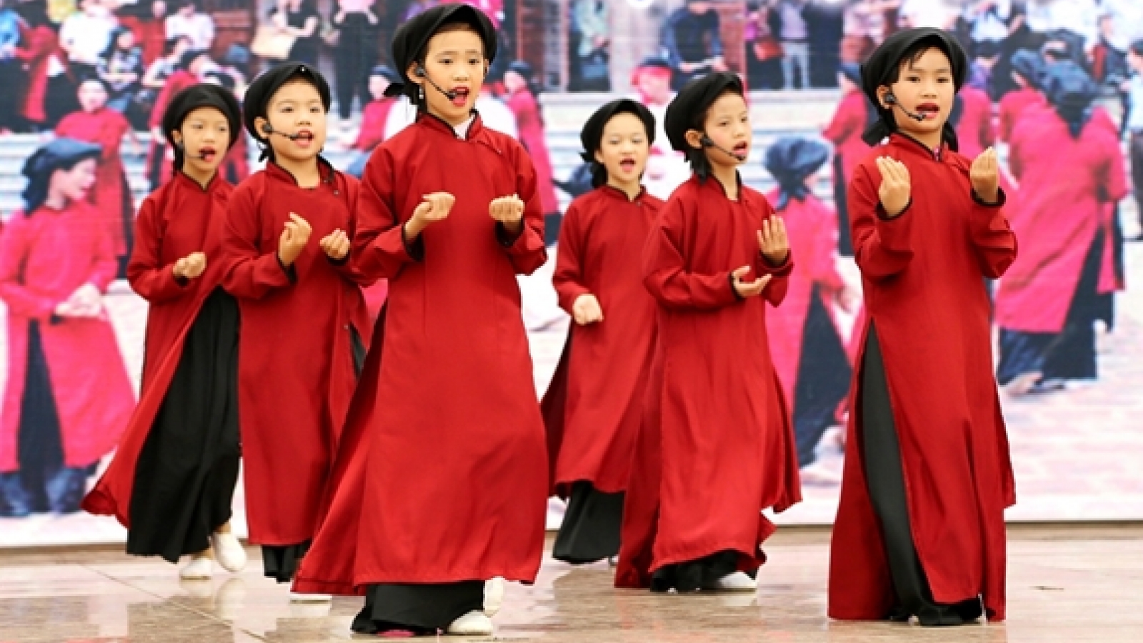 Về đất Tổ nghe điệu Xoan Làng Cổ