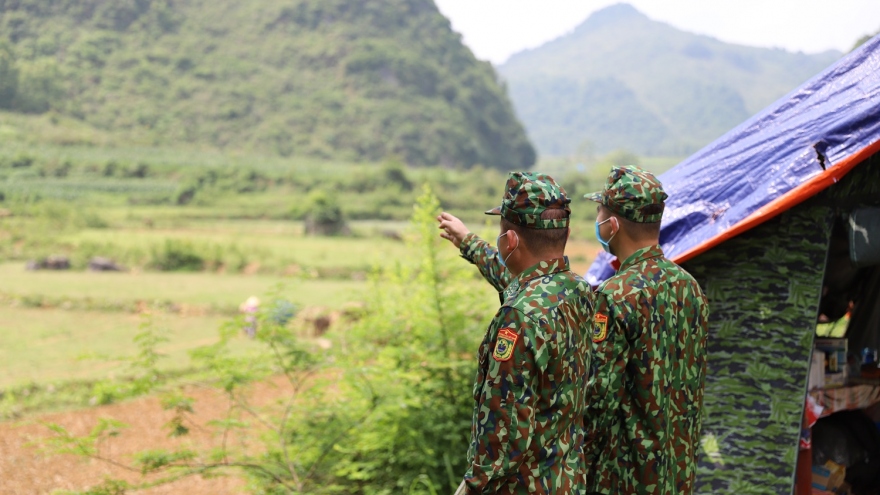 Ngăn chặn xuất, nhập cảnh trái phép nơi thượng nguồn sông Quây Sơn