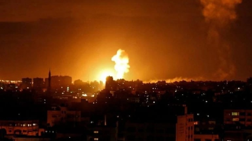 Bể trữ dầu của Israel trúng tên lửa từ Gaza, phát nổ và bốc cháy dữ dội