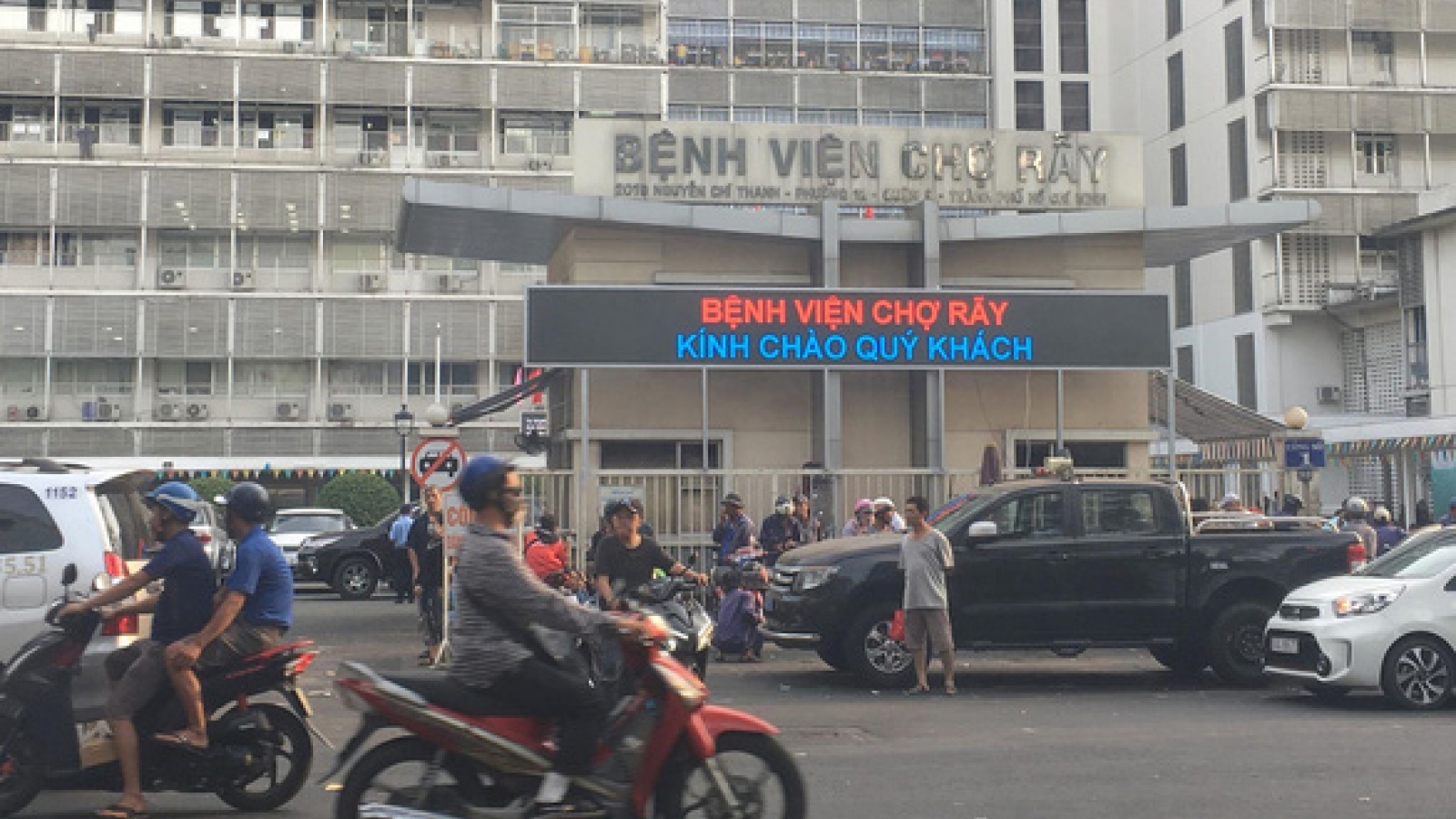 Bệnh viện Chợ Rẫy xét nghiệm Covid-19 toàn bộ các trường hợp cấp cứu