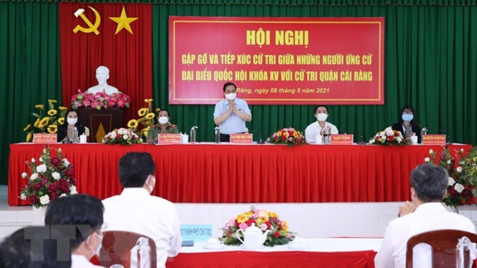 PM promises voters to work hard for stronger national development