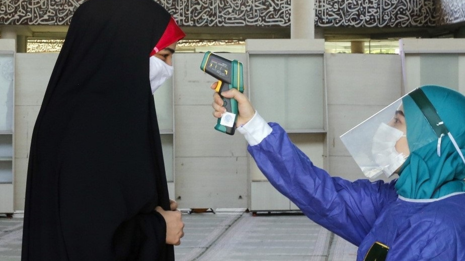 Hơn 100.000 y tá Iran mắc Covid-19, 120 người tử vong